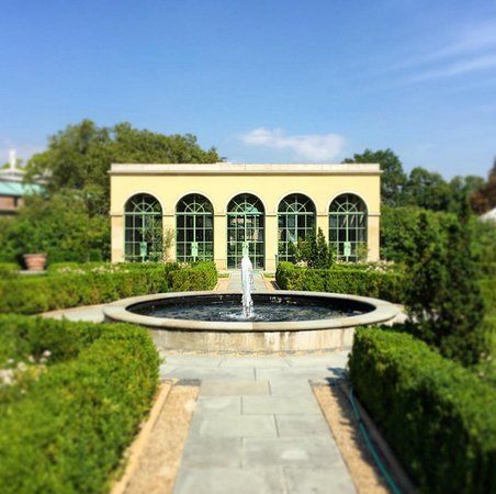 Snug Harbor Cultural Center